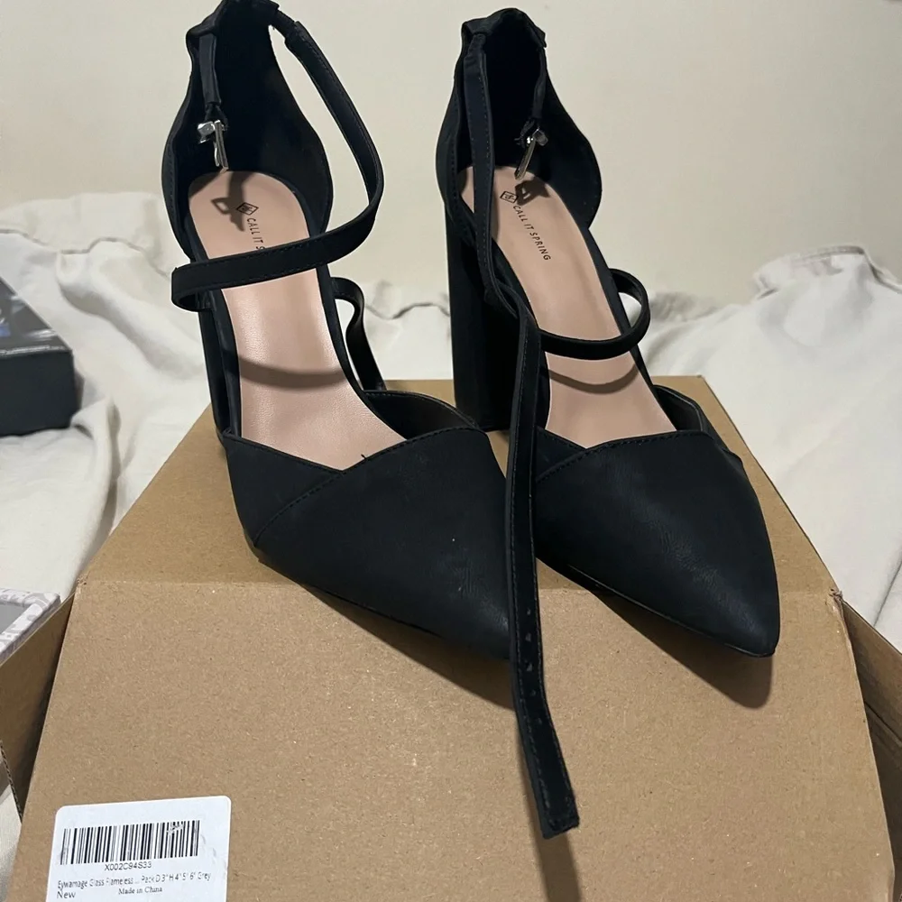 Black high heel shoe - Picture 2 of 3